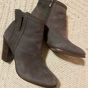 10 M Vince Camuto Finchie booties boots gray suede
